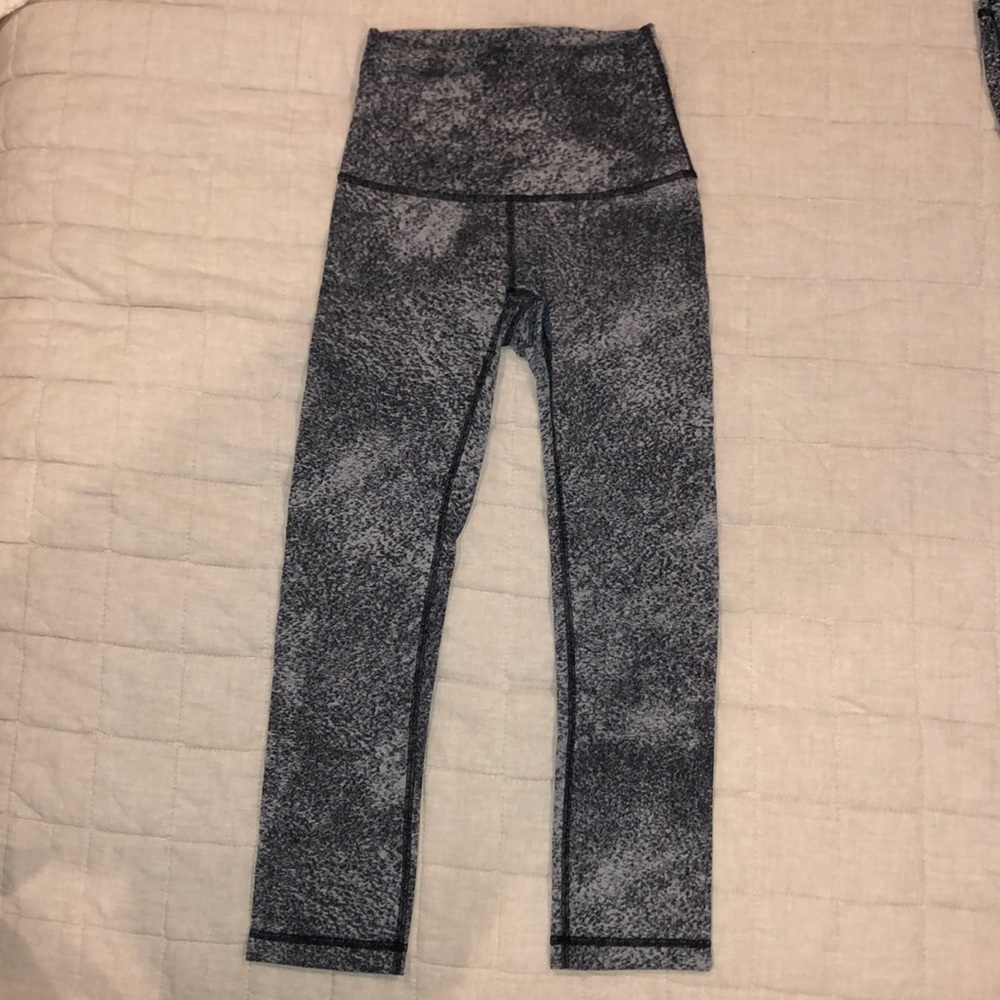 Lululemon high rise crop 23”